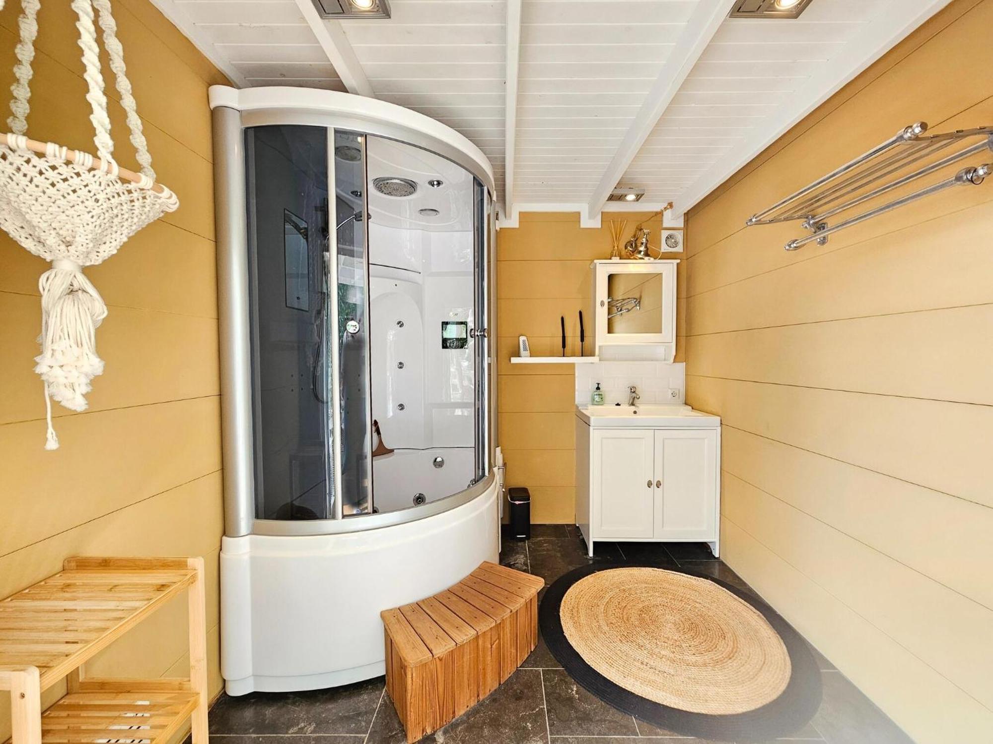 Beautiful Beach Hut In Voorthuizen With Wellness Villa Ngoại thất bức ảnh