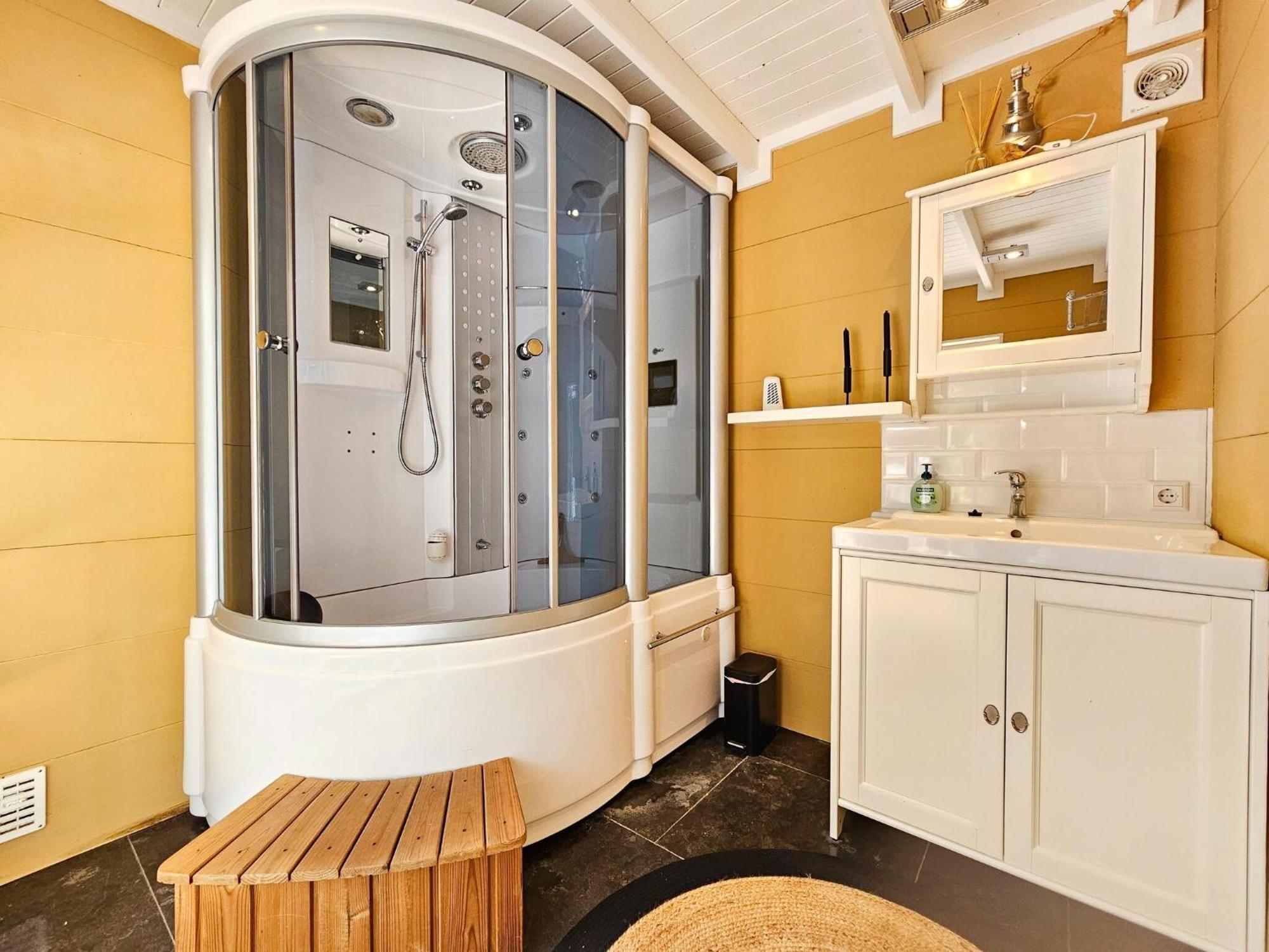 Beautiful Beach Hut In Voorthuizen With Wellness Villa Ngoại thất bức ảnh